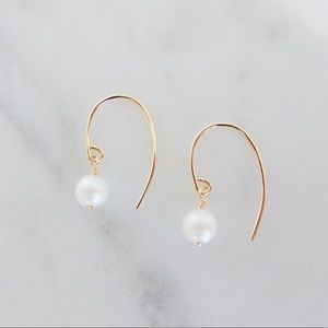 Pearl curve drop earrings in 14k gold filled